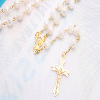 Ruženec zlatej farby s krížom, Panna Mária, perleťová biela farba, ruža